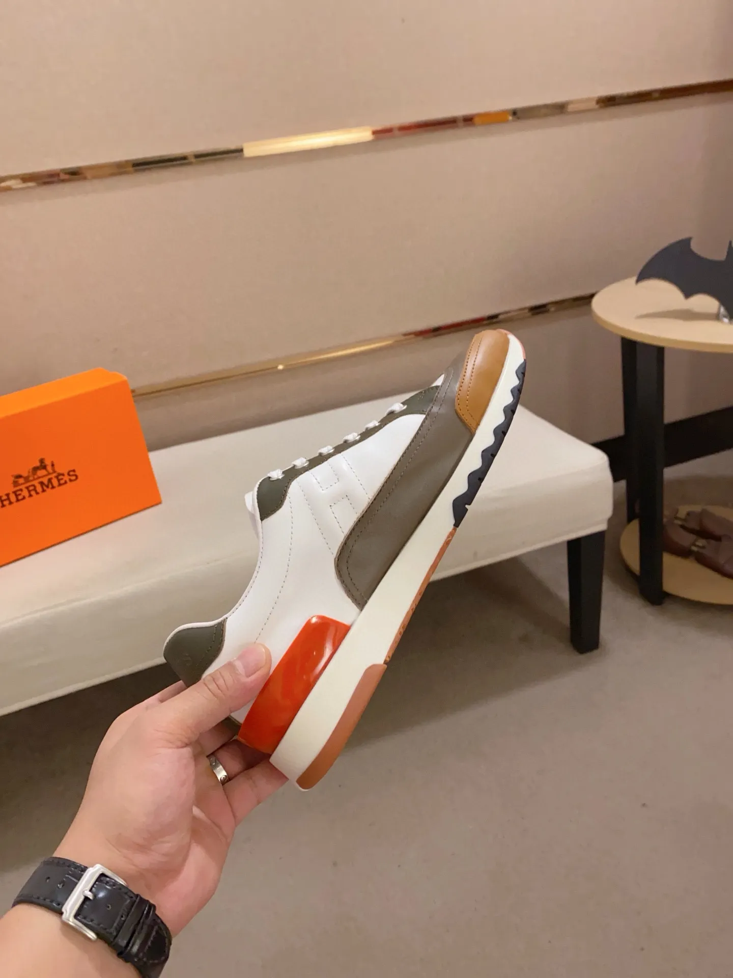Ex-factory price: 500💰《HERMES》【Classic Original Version】Hermès; Top 🔝 Purchasing Agency 🔍🔍Men's latest 🇺🇸 counters are sold simultaneously, original imported from Italy ▲▲First-layer cowhide ▲▲ (high-end, extravagance and class) times) Exquisite workmanship (Italian 🇮🇹Imported water-dyed 🐂cowhide lining) sole: Original sole provided by the original factory, ⚠️exclusive double-layer activity·TPR·rubber·combined molded outsole; super comfortable·wear-resistant·non-slip·environmental protection The real thing is more beautiful if you take the real thing (high quality, follow the order), you can enter and exit the counter at will * Number of yards: 38·39·40·41·42·43·44# (can be customized 45.)